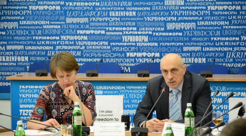 Moderator of the round table Yulia Kazdobina and Oleksandr Pavlichenko
