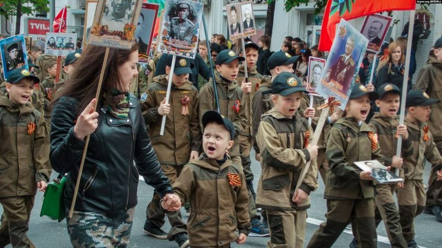 Винні у мілітаризації кримських дітей: правозахисники опублікували список